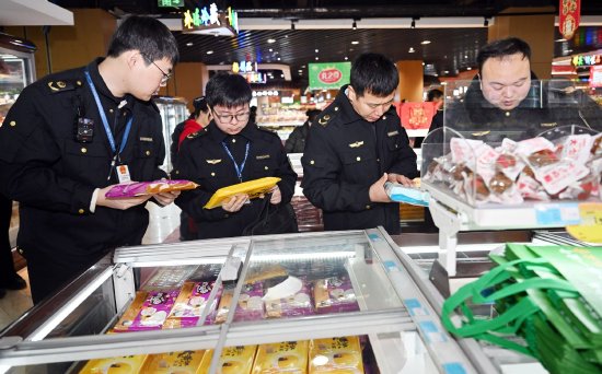 筑牢節(jié)日“安全網(wǎng)”——延吉市開(kāi)展元宵節(jié)食品銷(xiāo)售安全專(zhuān)項(xiàng)檢查紀(jì)實(shí)